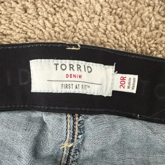 Torrid Skinny cropped Jeans. - Picture 3 of 3